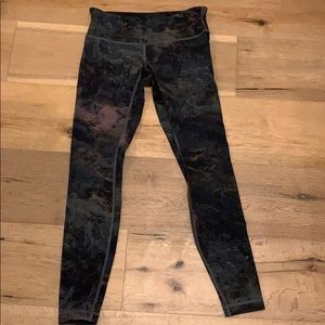 Lululemon wunder under space patterned leggings